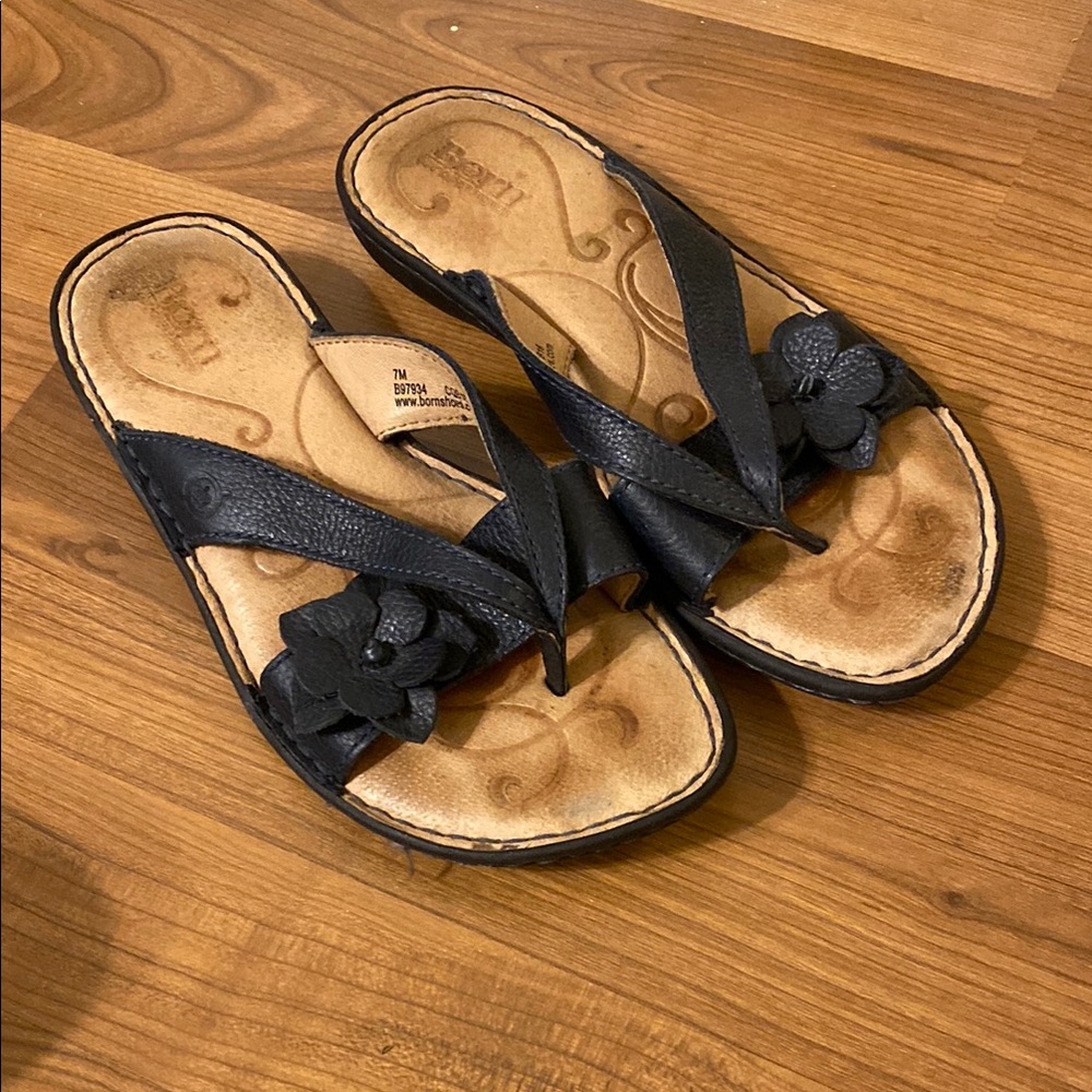 BORN Women's Black Floral Sandals 7